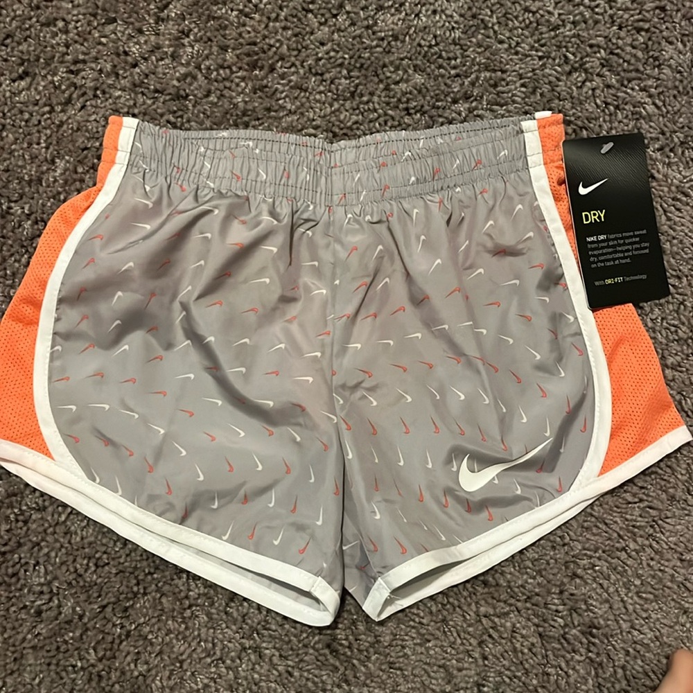 Girls Nike Shorts-light smoke gray-5/6yrs-